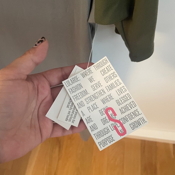 NWT Lularoe Julia - Picture 2 of 4